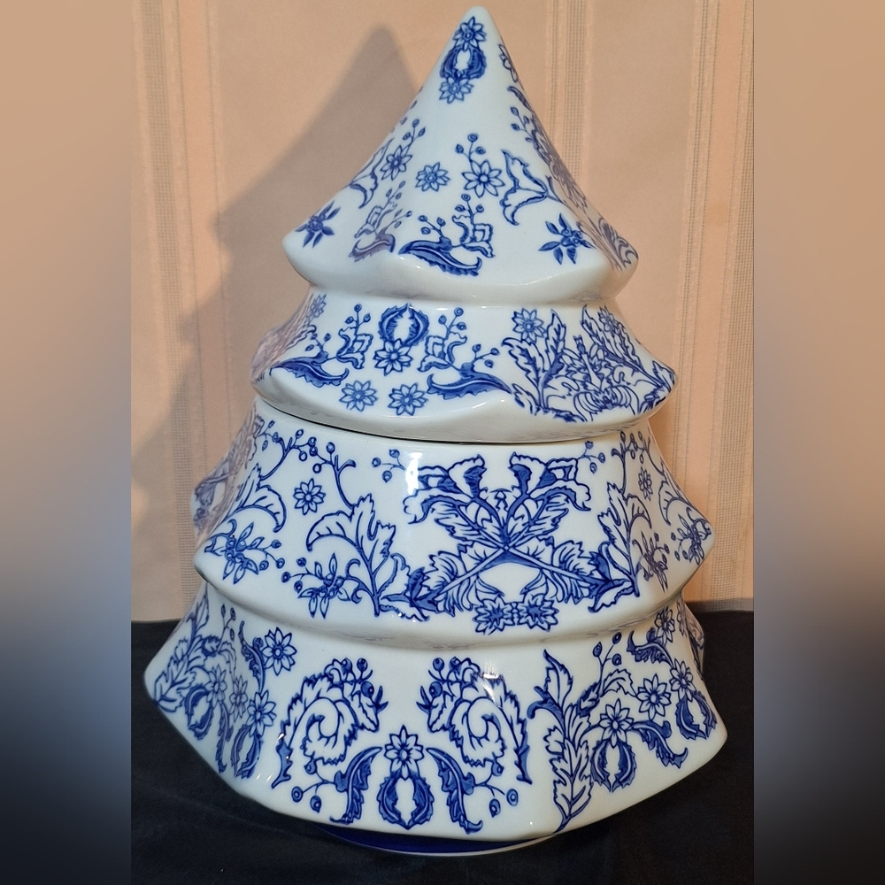 SOUTHERN LIVING Blue and White Porcelain Cookie Jar - Picture 2 of 8